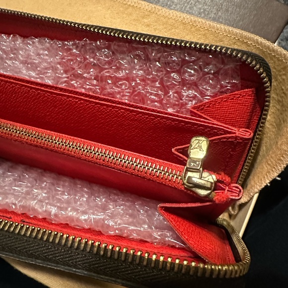 Louis Vuitton Zippy Monogram Wallet - Picture 10 of 15